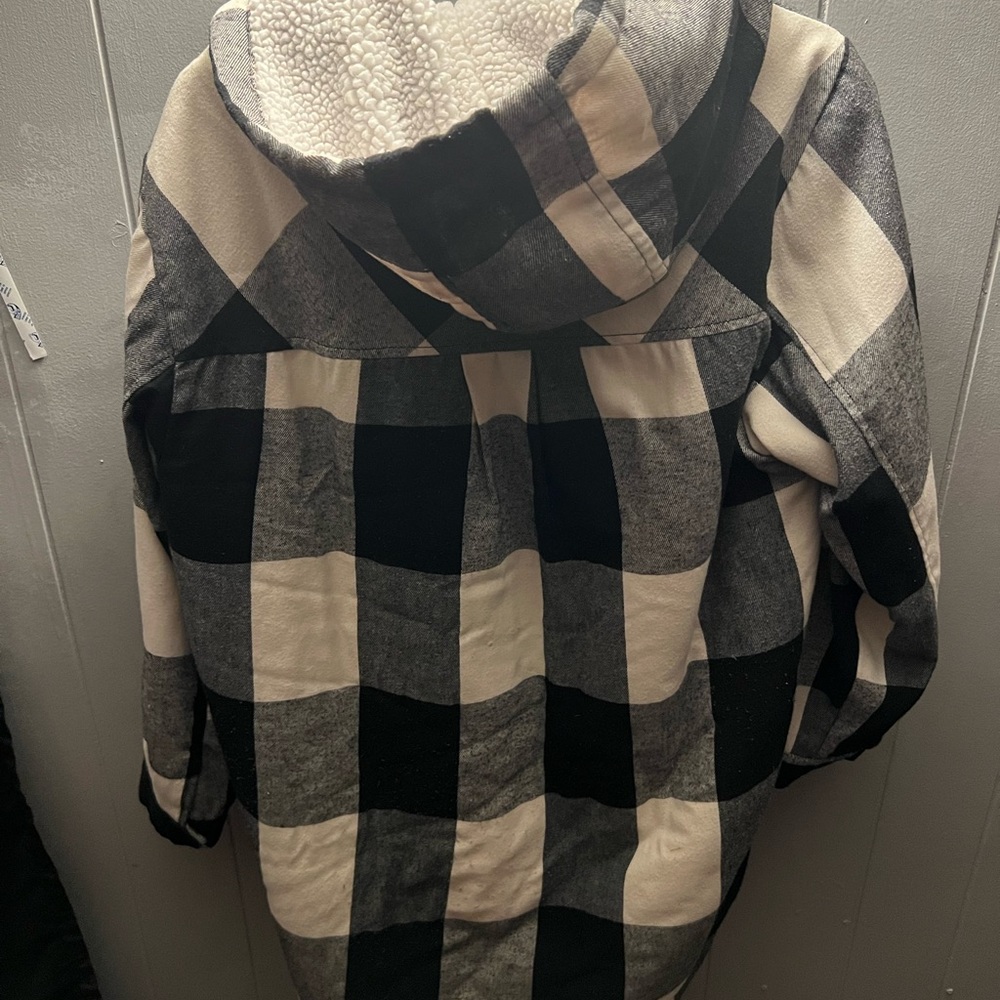 Flannel insulated coat with buttons